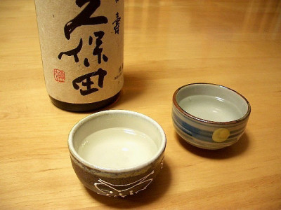 Sake served in traditional china shots, photo by Kanko
